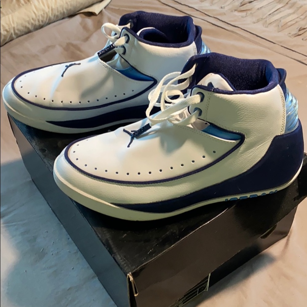 Air Jordan Retro 2s White/Navy-Carolina